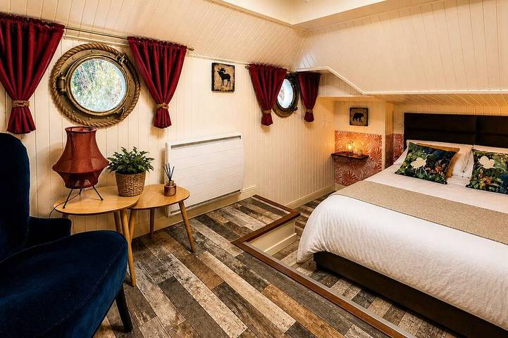 Péniche pour 2 personnes, avec Jacuzzi ainsi que Terrasse et Jardin en Provence-Alpes-Côte d'Azur - 2
