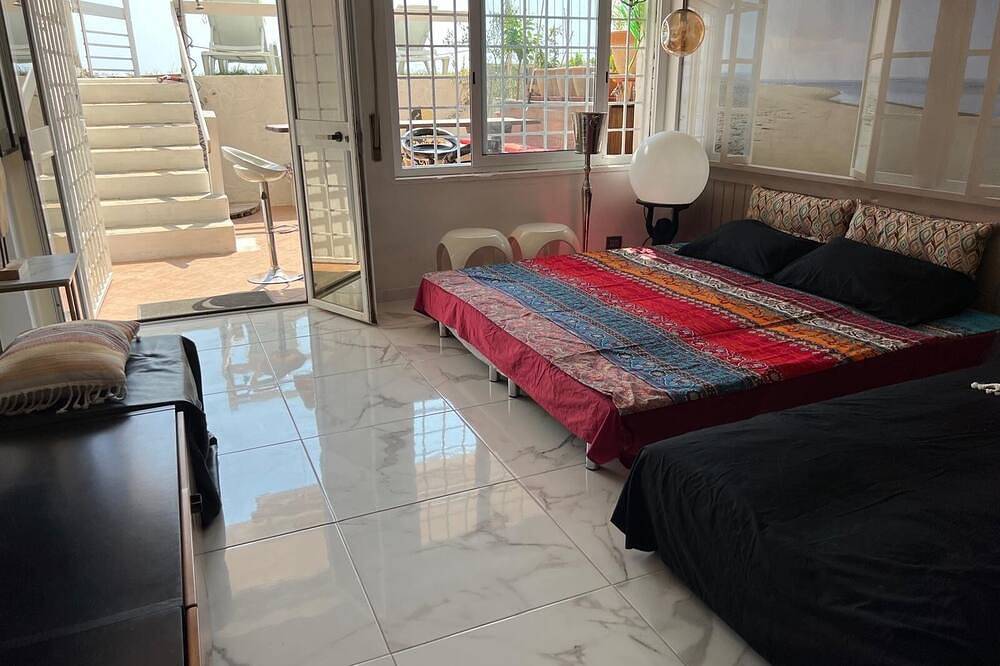 Appartamento intero, Designer apartment with private sea access 20 minutes from Rome in Torvaianica, Provincia di Roma