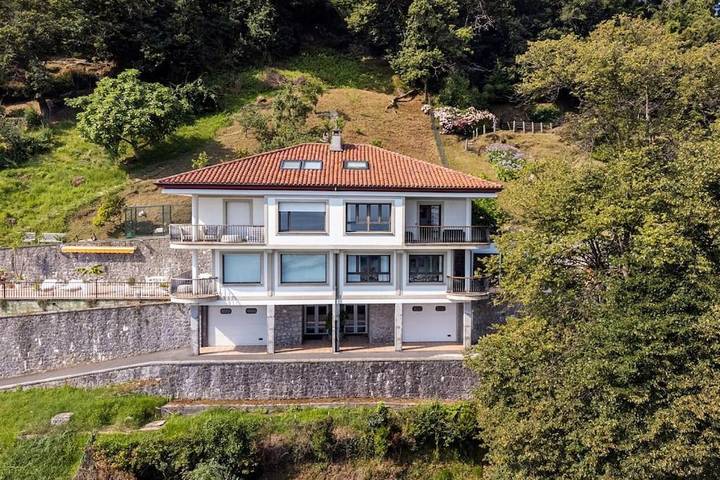 Chalet para 8 personas, con Balcón y Terraza además de Jardín y Piscina en Guipúzcoa