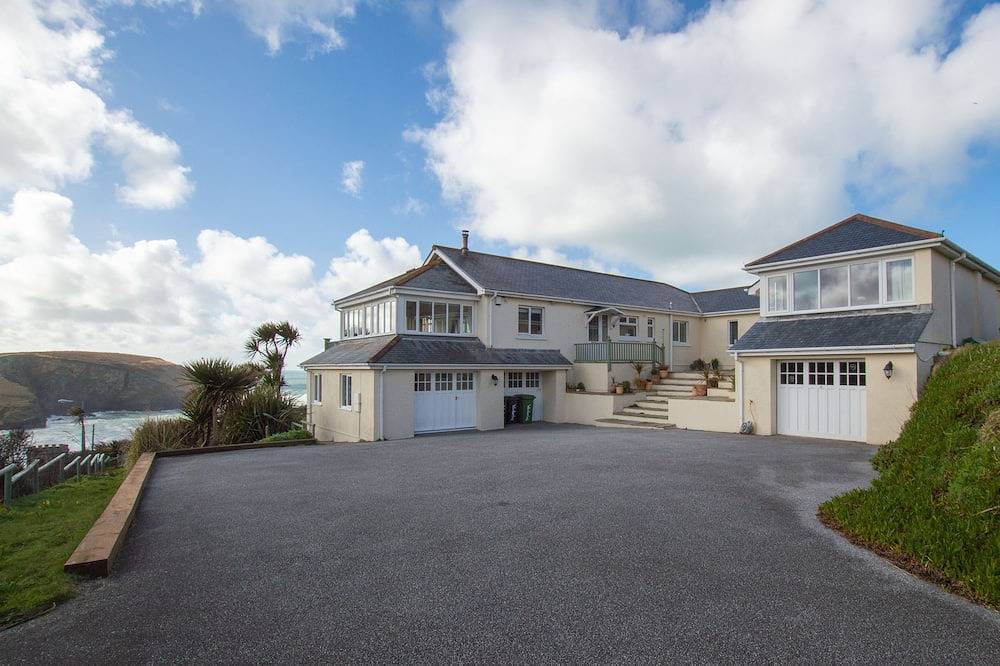 With uninterrupted sea views, this property enjoys a superb hillside position. in Portreath, Cornwall