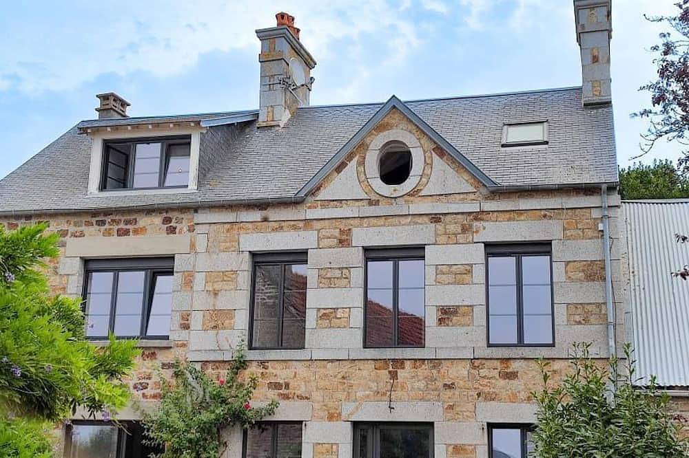 Grande maison rénovée, proche plage, animaux acceptés in Dragey-Ronthon, Baie du Mont-Saint-Michel