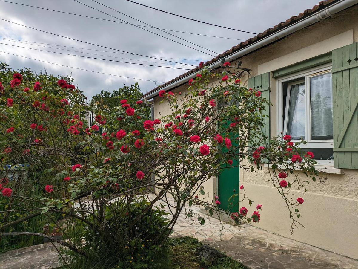 Appartement entier, Petite maison proche l'aéroport Charles de Gaules, parc Astérix et Stade de France in Goussainville, Val-d'Oise