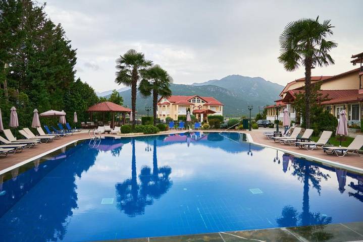 Location de vacances pour 2 personnes, avec jardin ainsi que vue et piscine dans Kalambáka - 2