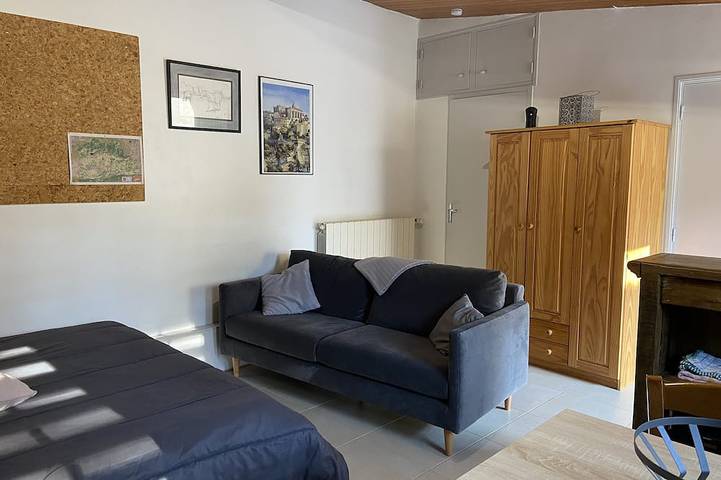 Location de vacances pour 2 personnes, avec terrasse et jardin à Lioux - 4