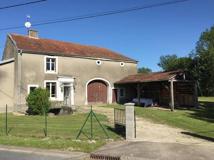 Location de vacances pour 8 personnes, avec vue et jardin à Melay