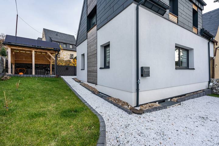 Ferienhaus Anton Günther – Komfort im Erzgebirge mit Garten und Parkplatz in Bernsbach, Lauter-Bernsbach