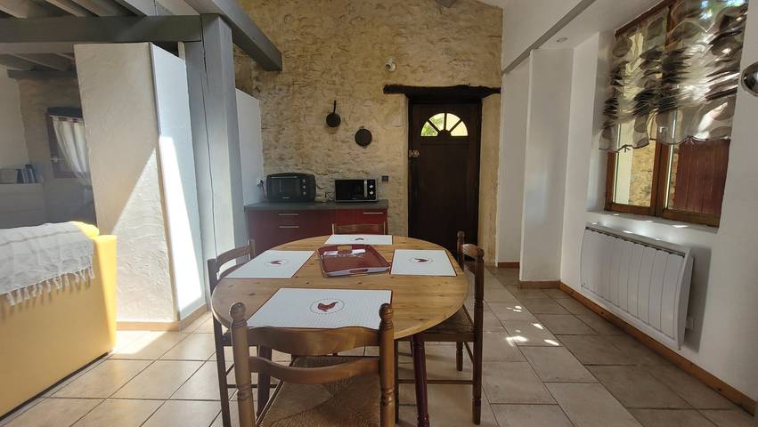 Gîte pour 4 personnes, avec piscine ainsi que jardin et terrasse à Rousson - 3