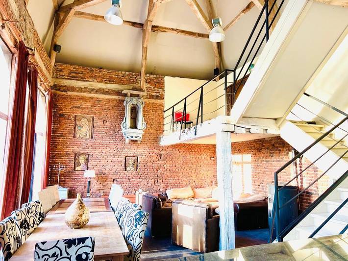 Gîte pour 11 personnes, avec terrasse et jardin, animaux acceptés à Humières