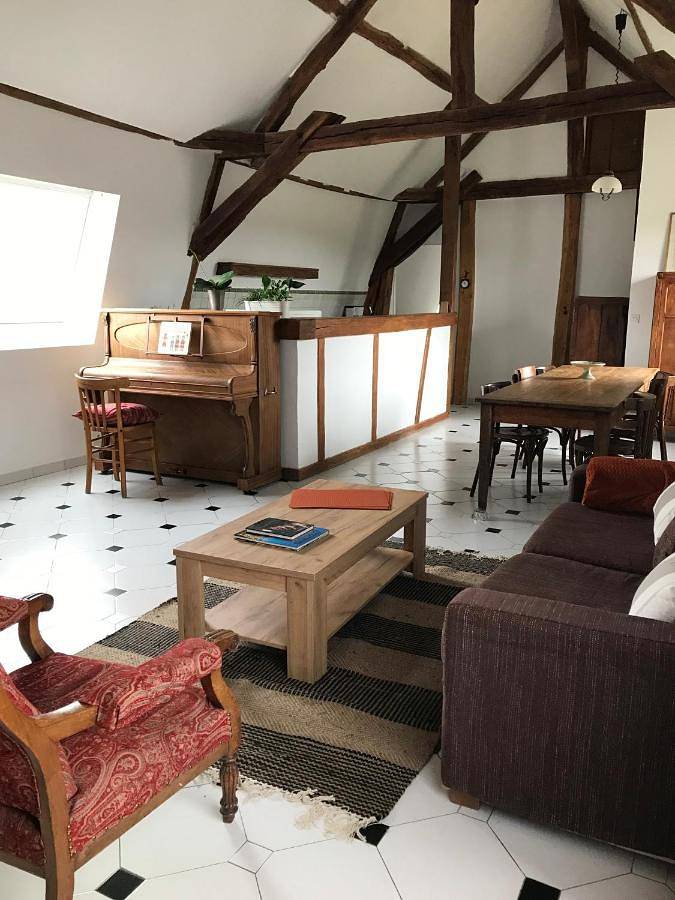 Appartement entier, Two-Bedroom Apartment in Perrigny, Région d'Auxerre