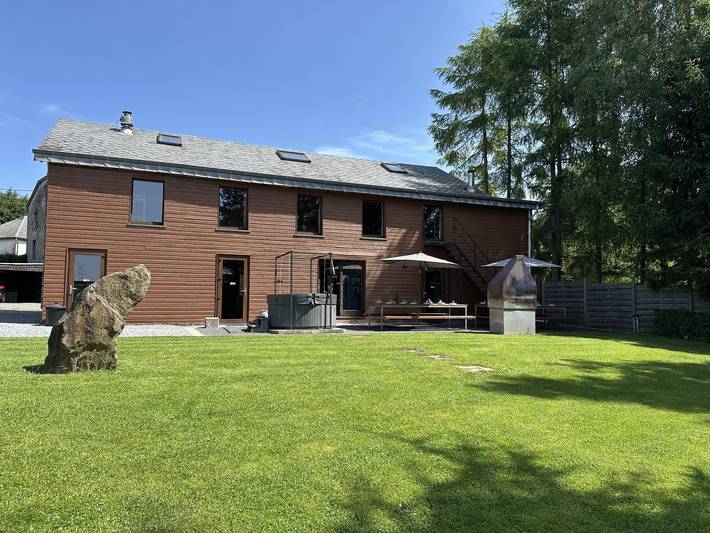 Vakantiehuis voor 22 personen, with Whirlpool and Terras as well as Tuin and Sauna in Gouvy