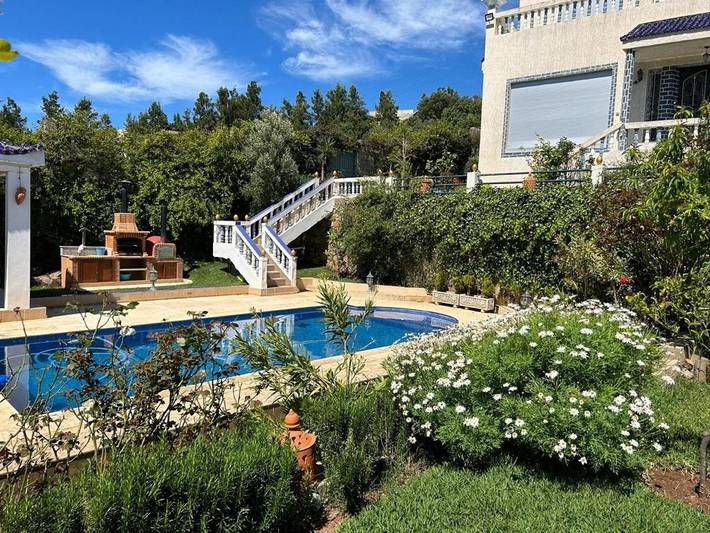 Villa pour 8 personnes, avec vue et sauna ainsi que jardin et piscine