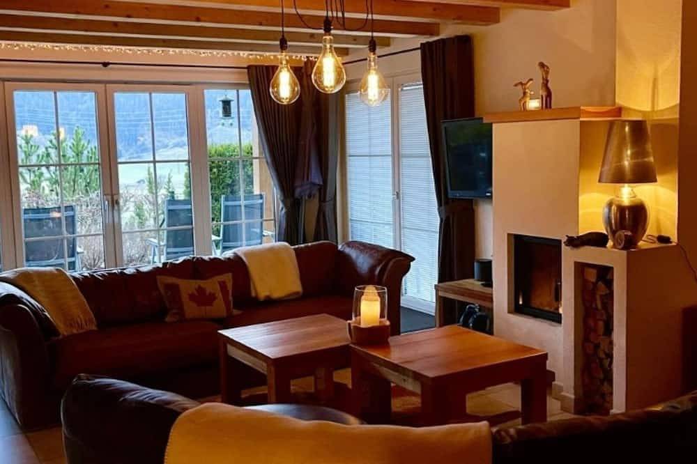 Luxus Chalet ruhig gelegen nahe Skipisten und Badesee/Strandbad Zell am See in Piesendorf, Pinzgau