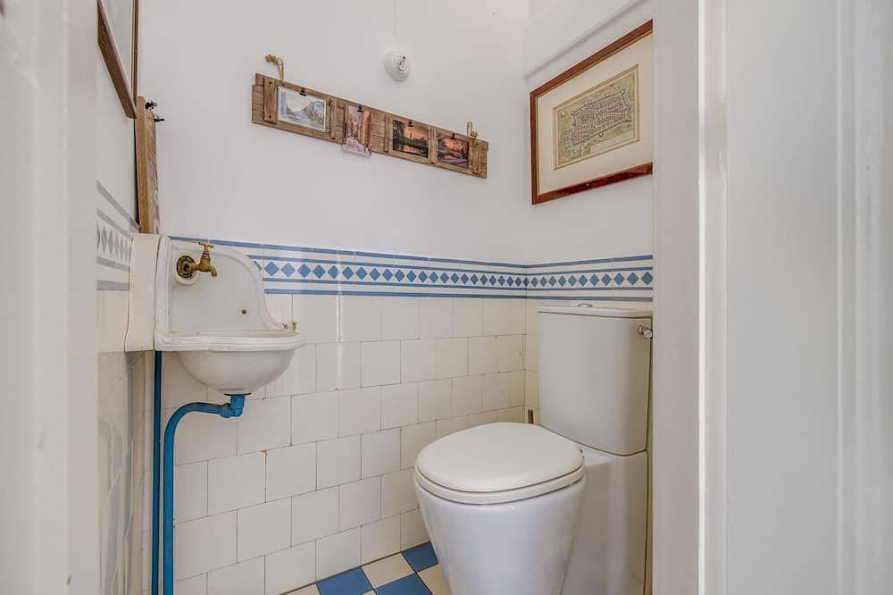 Spacious authentic townhouse next to the beautiful Wilhelminapark in Utrecht in Utrecht, Bestuur Regio Utrecht