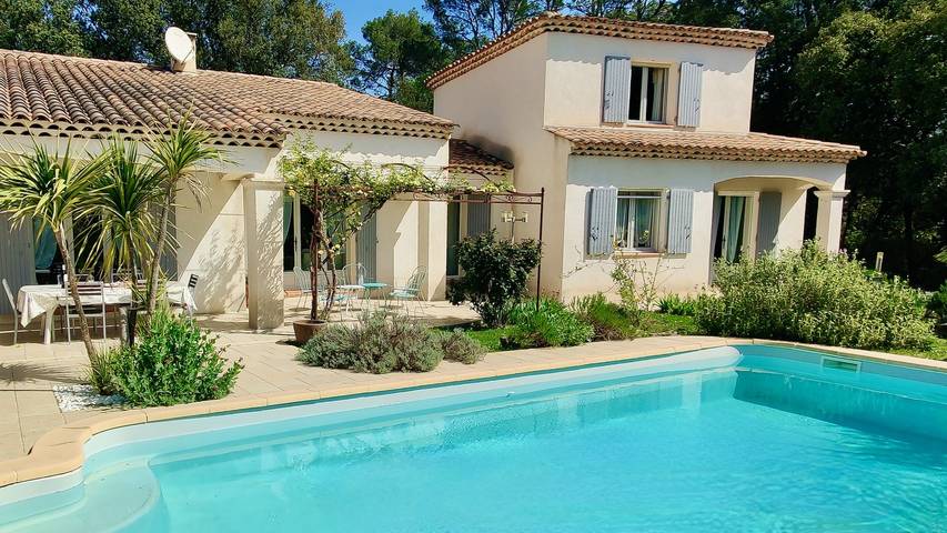 Gîte pour 6 personnes, avec piscine, animaux acceptés à Le Thoronet