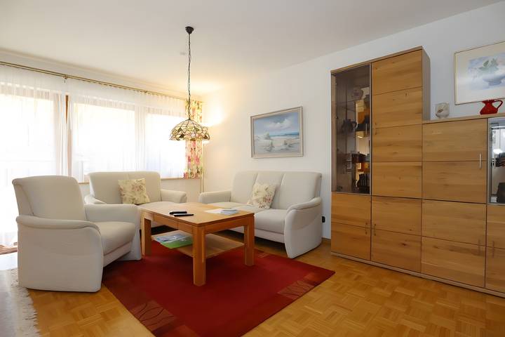Entire apartment, Beautiful Ground Floor Apartment with Dreiwelten Card and Terrace near Solemar in Bad Duerrheim, Central Black Forest