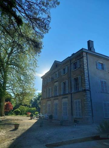 Appartement de vacances pour 6 personnes, avec jardin et terrasse dans l' Ain