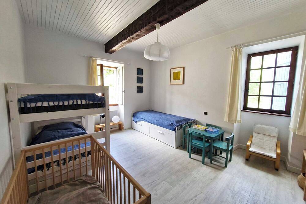 Fantastic 6-bedroom villa in Gers - Lake, huge garden, swimming pool in Estipouy, Gers