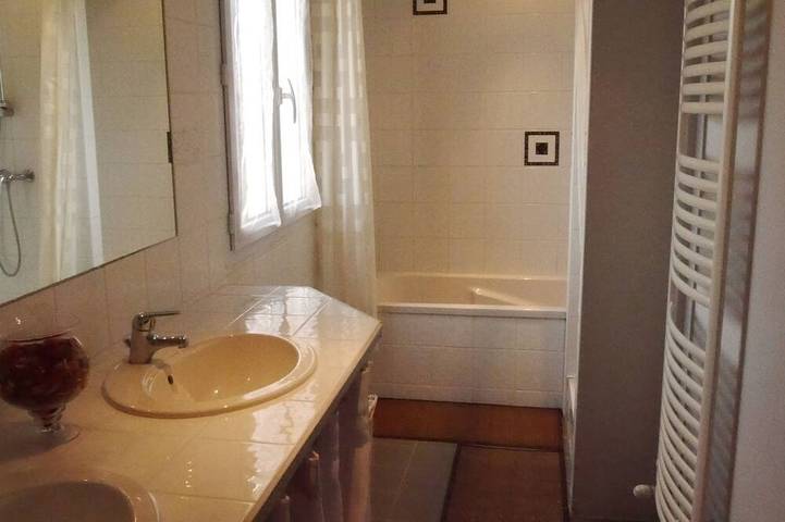 Location de vacances pour 6 personnes, avec jacuzzi ainsi que jardin et terrasse, animaux acceptés à Modène - 3