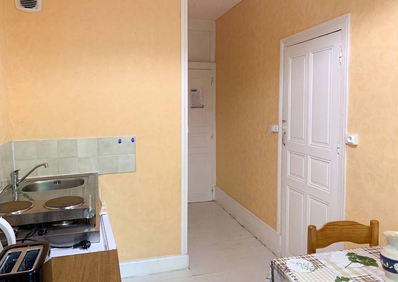 Apartamento entero, Apartamento acogedor en Néris-les-Bains, 20 m², balcón con vista in Néris-les-Bains, Región de Montluçon