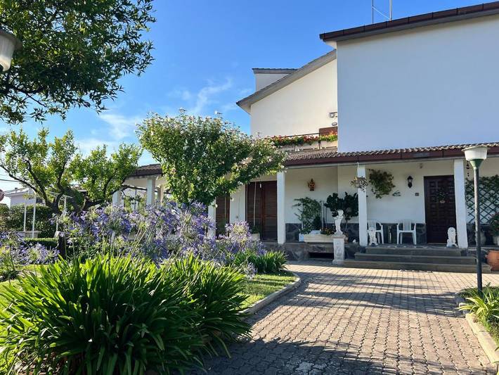 Chambre d’hôte pour 4 personnes, avec Terrasse et Jardin dans La Massimina-Casal Lumbroso