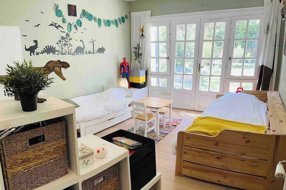 Escape to a serene haven nestled amidst lush greenery,where luxury meets comfort in Trets, Region de Aix-en-Provence