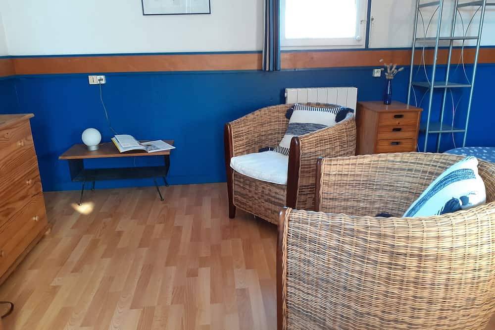 Appartement entier, Studio gîte avec jardin pour rayonner en Pays Bigouden in Pont-l'Abbé, Région de Quimper