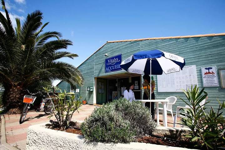 Camping für 8 Personen, mit Terrasse und Pool, mit Haustier in Agde - 2