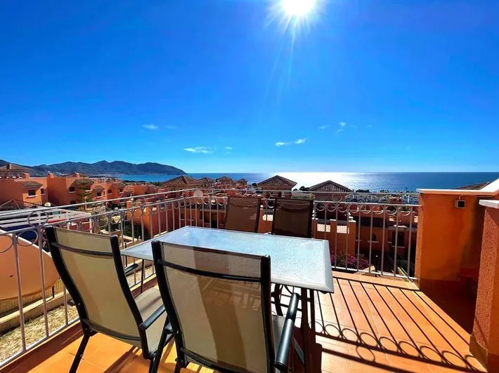 Apartamento de vacaciones para 8 personas, con balcón además de vistas y piscina - 1