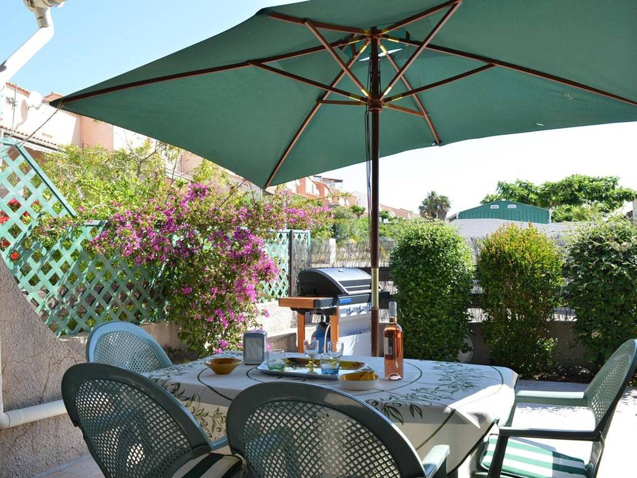 Familienfreundliche Maisonette mit Terrasse, 400m vom Strand, Parkplatz, Klimaanlage in Saint Pierre la Mer, Fleury