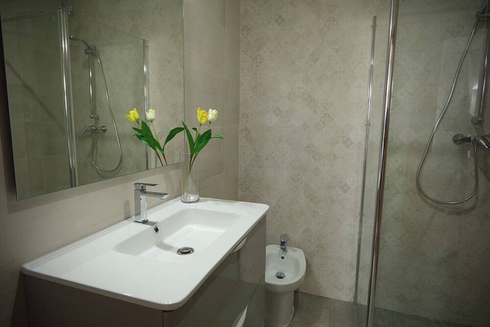 Ganze Wohnung, Hibiscus Apartment with Shared Pool in Puerto Real, Costa de la Luz