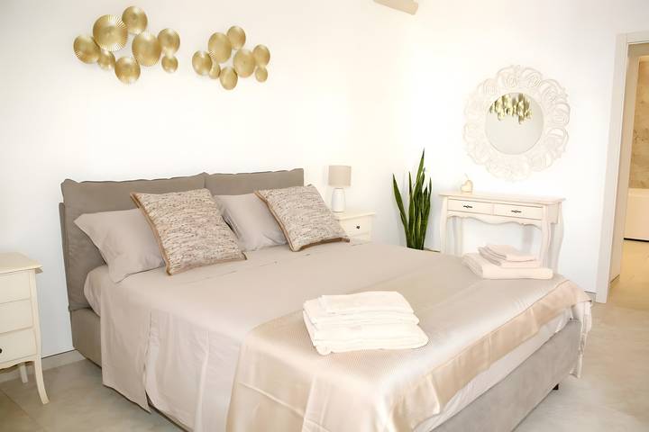 Entire apartment, Apartment 'Antica Stella' with Private Terrace, Wi-Fi and Air Conditioning in Specchia, Gulf of Taranto