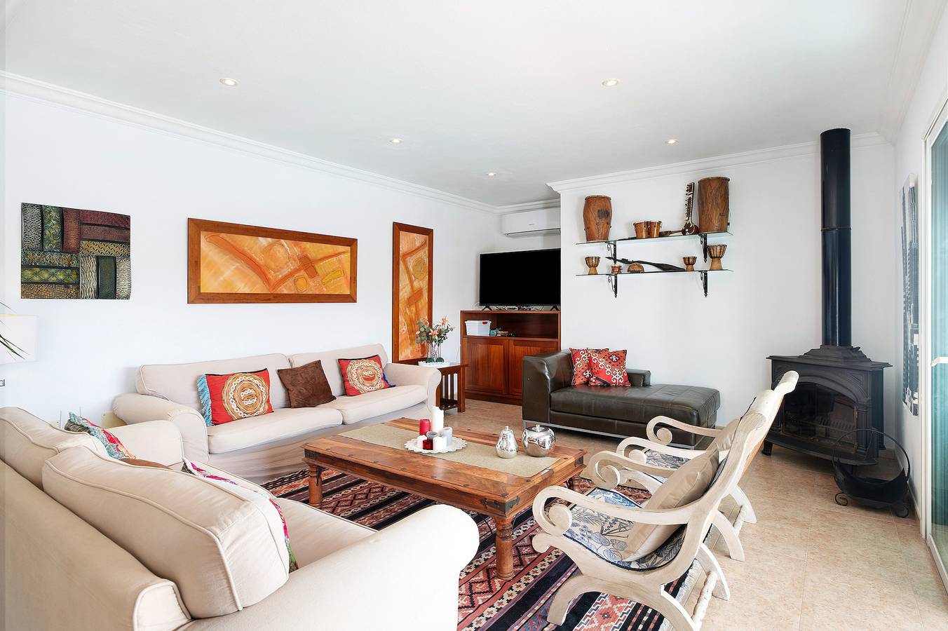 Air-Conditioned Villa with Luxurious Pool Area & Terrace Close to Golf Course in Costa Teguise, Teguise