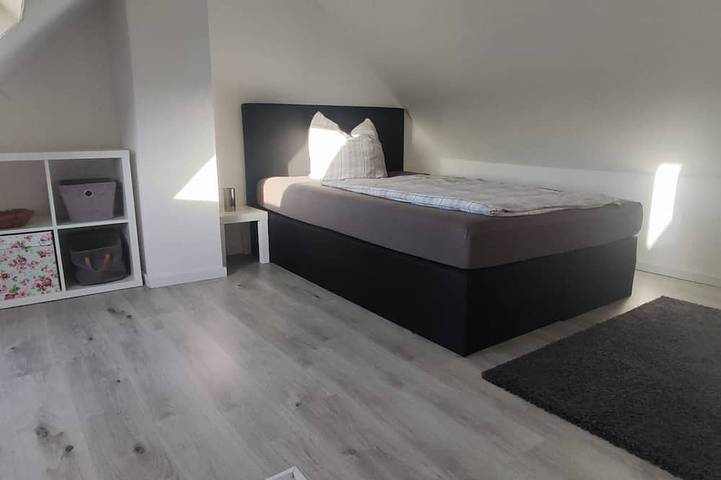 Ganze Wohnung, Dachgeschoss Maisonette Wohnung in Euskirchen, Kreis Euskirchen