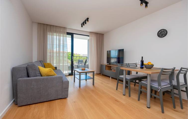 Ferienwohnung für 4 Personen, mit Terrasse und Garten in Makarska - 3