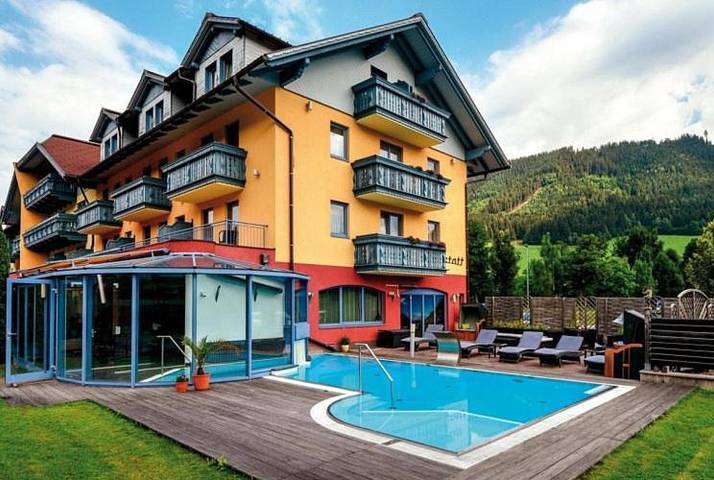 Hôtel pour 4 personnes, avec jardin et vue ainsi que piscine et sauna, animaux acceptés