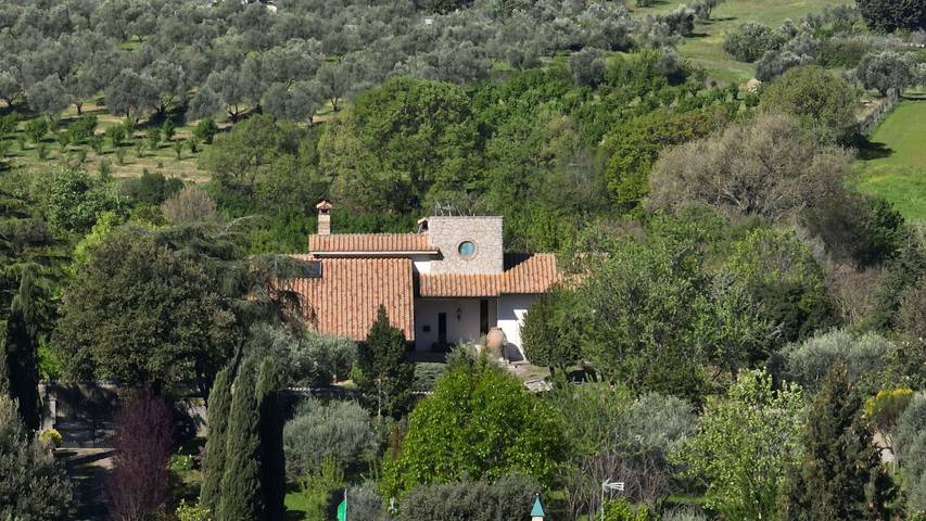 Location de vacances pour 10 personnes, avec terrasse et sauna ainsi que jardin et jacuzzi à Viterbo - 3