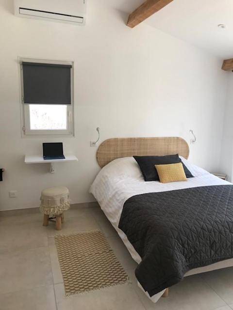 Double Room with Private Bathroom in Trans-en-Provence, Région de Draguignan