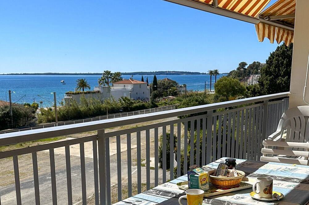 Ganze Wohnung, Charmant Appt de ville avec Vue mer près de Cannes in Golfe-Juan, Vallauris