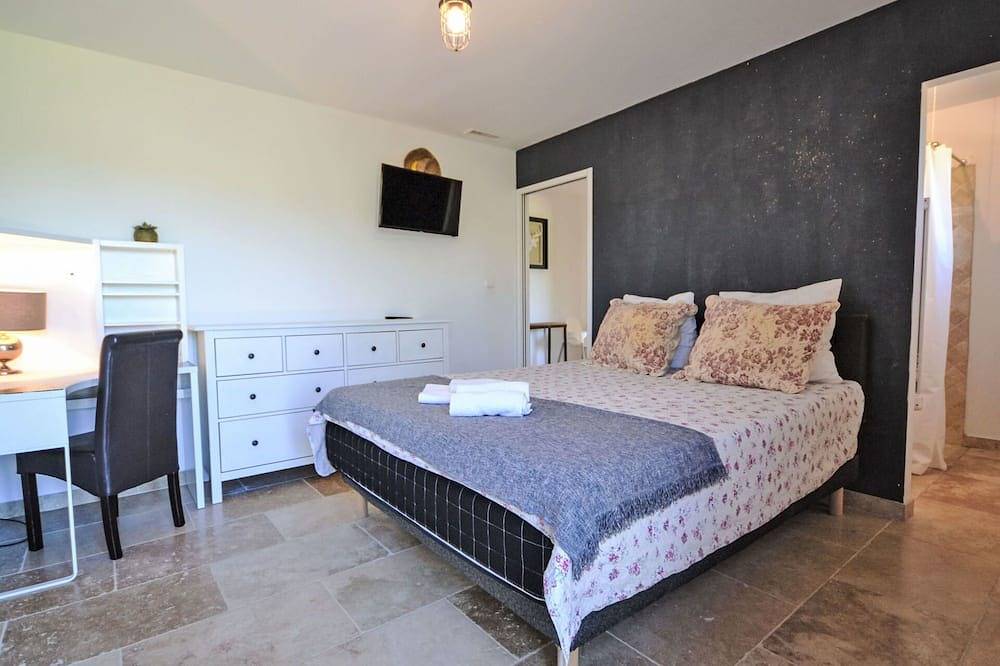 Mooi vrijstaand vakantiehuis voor 6 personen met Wifi, airco, privé zwembad, Tv, terras en parking in Pernes-les-Fontaines, Parc naturel régional du Mont-Ventoux