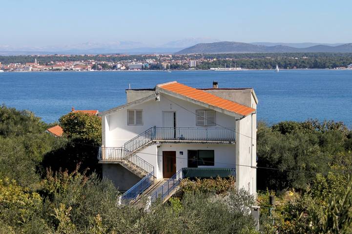 Ganze Wohnung, 2-Zimmer-Ferienwohnung mit Terrasse und Meerblick Tkon, Pasman A-5827-b in Tkon, Pasman