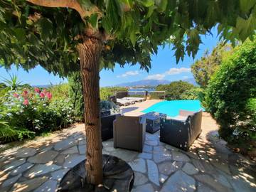 Gîte pour 4 personnes, avec jardin ainsi que terrasse et piscine à Porto-Vecchio