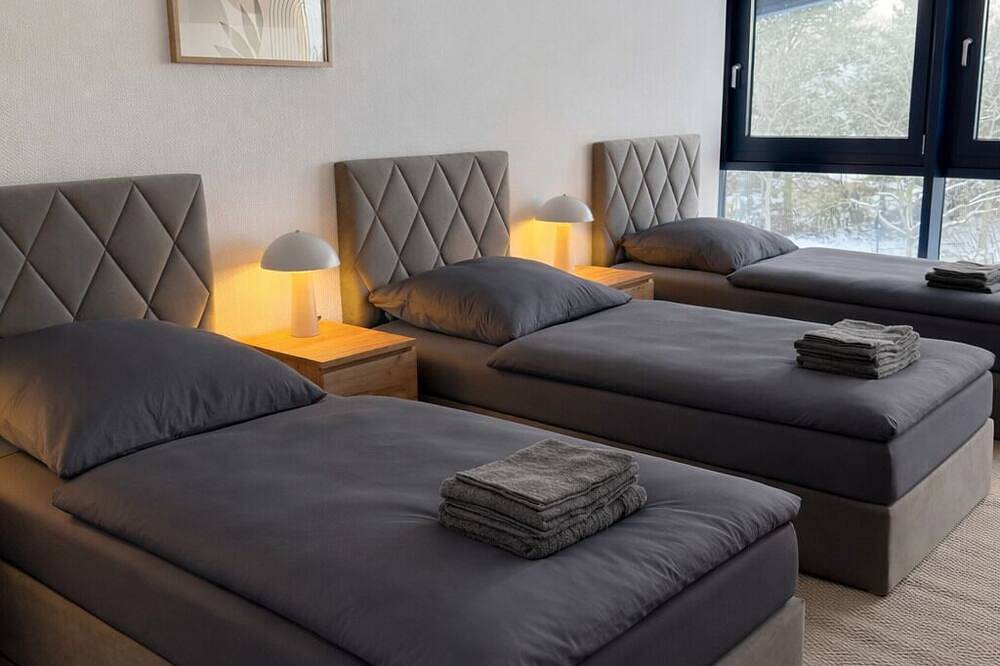 Ganze Wohnung, Modernes Penthouse für bis zu 8 Personen bei Berlin. Nur 15 Minuten zum Ber! in Genshagen, Ludwigsfelde