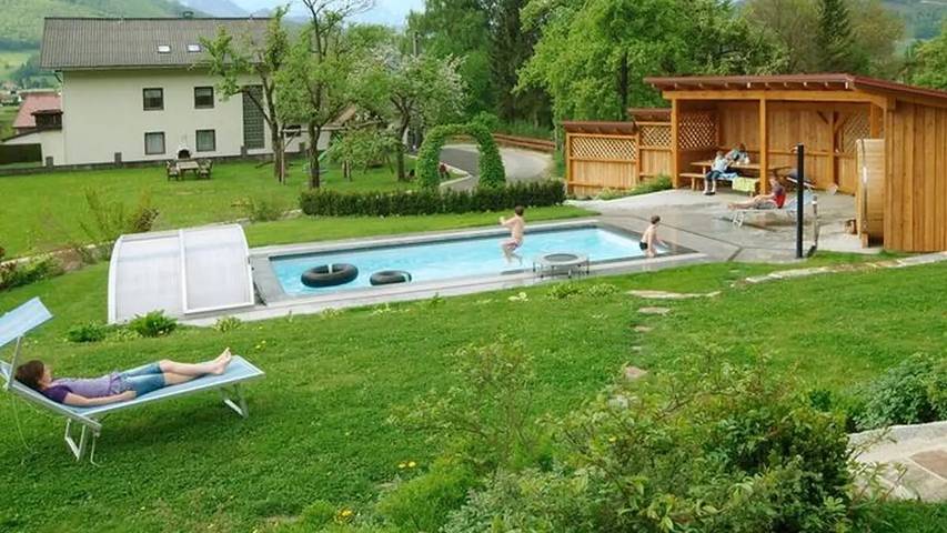 Ferienwohnung für 4 Personen, mit Pool und Garten sowie Sauna