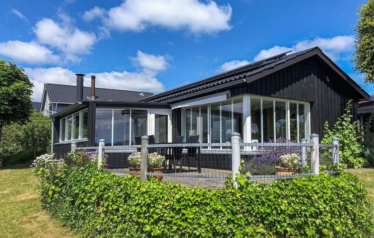 Feriehus for 6 personer, med have og terrasse, husdyr tilladt - 1