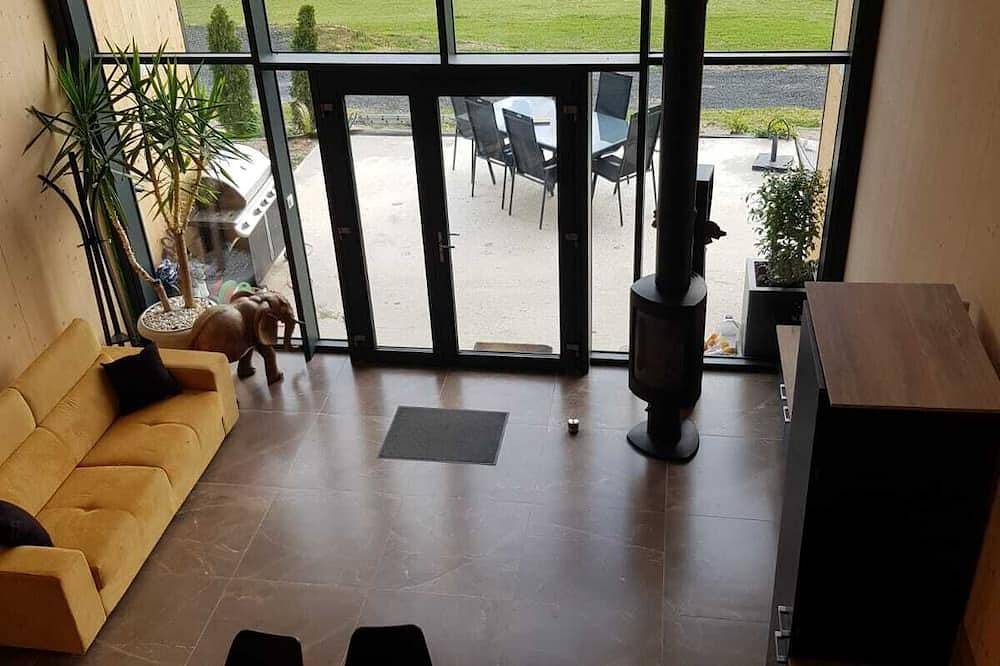 Chalet moderne- séjour relaxant avec spa privatif, calme, nature et confort in Ruynes-en-Margeride, Région de Saint-Flour
