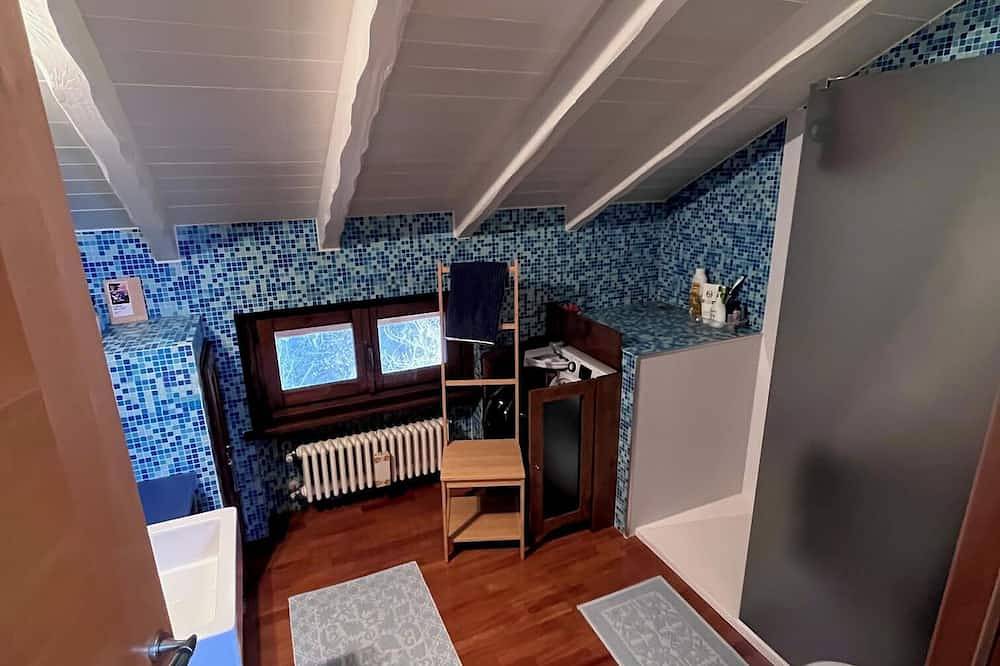 Rustic Wooden Loft · Once Part of a Castle Estate · Lago Maggiore (Arona) in Oleggio Castello, Lago Maggiore (Piemont)
