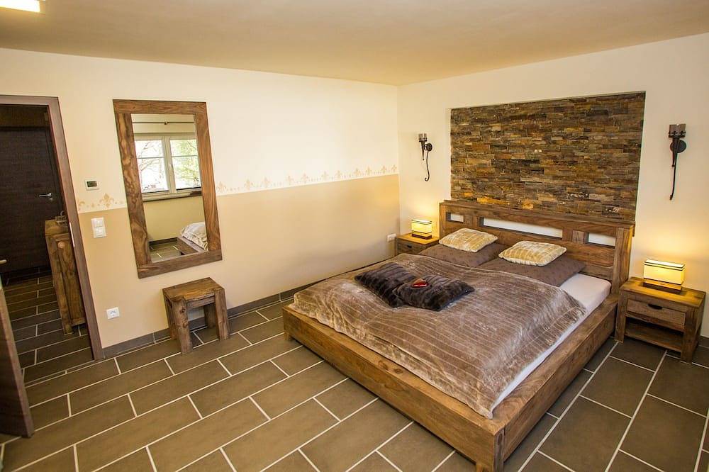 Ganze Wohnung, Exklusive *****Ferienwohnung kolonial bei Zwiesel - 300m zum Np - Wlan - Sauna in Lindberg, Šumava Mountains