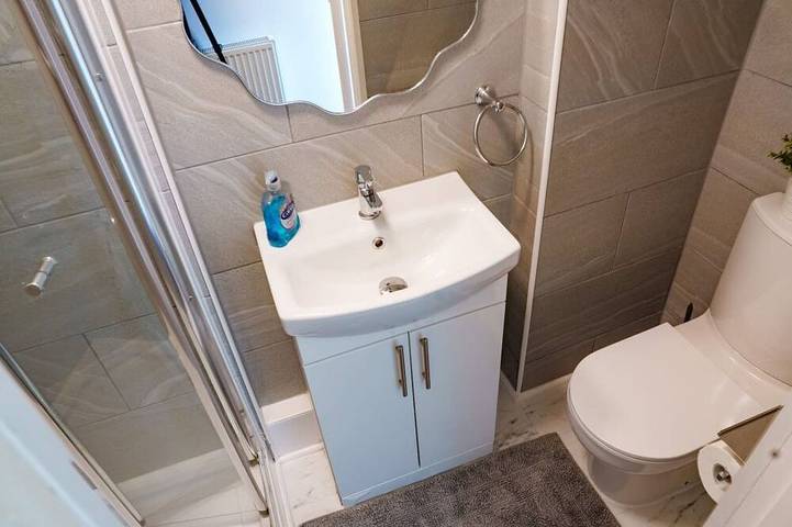 Ganze Wohnung, Stylish-1 Bedroom Apartment at Charles House in Chatham (Großbritannien), Kent Downs