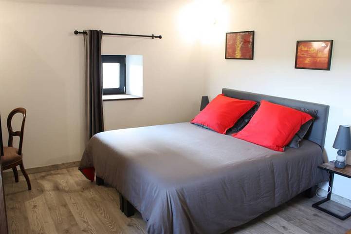 Gîte pour 8 personnes, avec piscine ainsi que jardin et jacuzzi à Vallon-Pont-d'Arc - 3