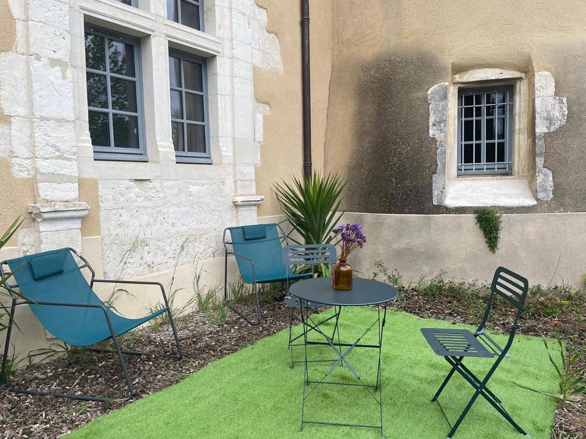 Appartement entier, One-Bedroom Apartment in Lussan, Région de Nîmes
